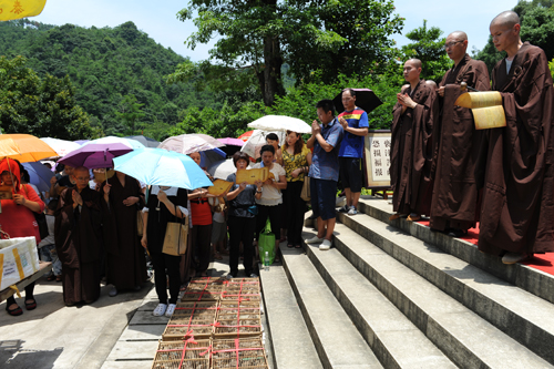 结夏安居精进月 祈福报恩发宏愿